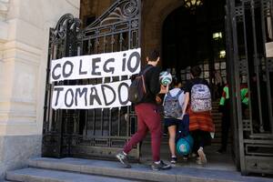 La UBA desmintió a los estudiantes del Nacional Buenos Aires y los acusó de "no querer hacerse cargo” de la medida