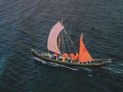 El Naddodd era una réplica de un barco vikingo que se impulsaba únicamente con velas y remos