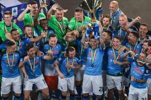 El Napoli se consagró campeón en junio, después de 33 años