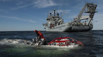 8 días, 8 fotos: las imágenes de la búsqueda del submarino ARA San Juan