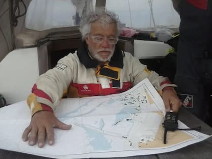 El navegante Ricardo Cufré en uno de sus viajes océanicos.
