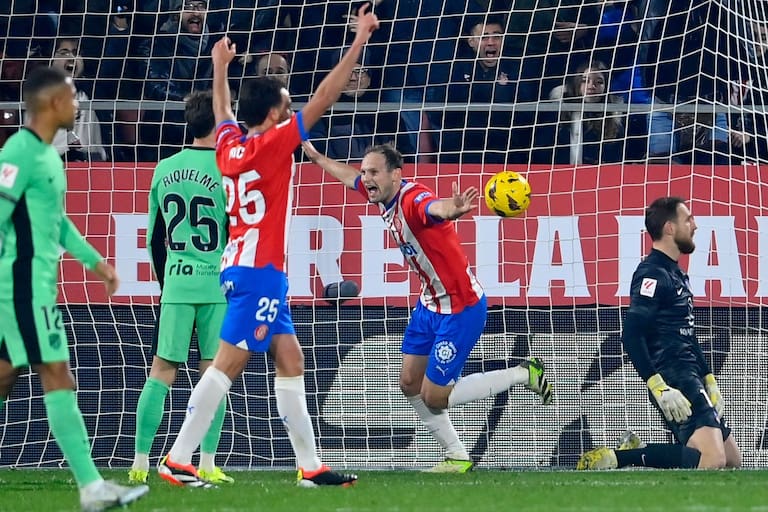 Girona le ganó al Atlético de Simeone en un partidazo de siete goles y es líder en España junto a Real Madrid 