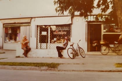 El negocio original y la zapatillería que luego fue anexada al almacén; hoy, ambos locales dan forma a Sole di Parma