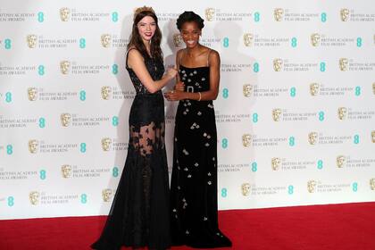 Divinas, Anya Taylor-Joy por Dolce Gabbana y Letitia Wright by Gucci