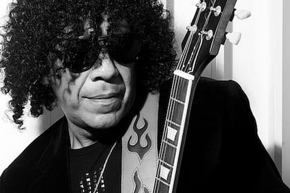 El Negro fue reconocido por Rolling Stone como uno de los mejores guitarrista