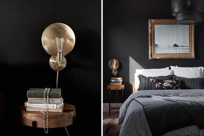 “El negro le da a la habitación algo íntimo y seguro”, comparte Rebeca. La lámpara y la obra de Christine Flynn enmarcada en dorado ponen la nota disruptiva en la suite.