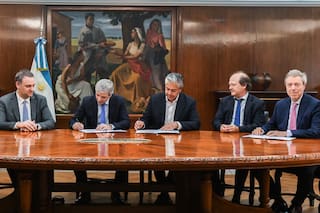 Jalil y Figueroa se mostraron con el Gobierno, tras la reunión para intentar confluir en el Congreso