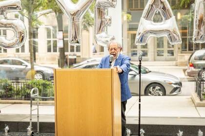 El neurocientífico Marsel Mesulam, fundador del Centro Mesulam de Neurología Cognitiva y Enfermedad de Alzheimer de la Universidad de Northwestern, acuñó el término "superanciano".