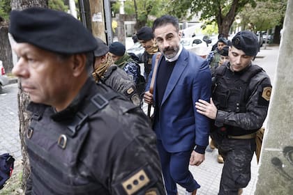 El neurocirujano Leopoldo Luque llega a los tribunales de San Isidro