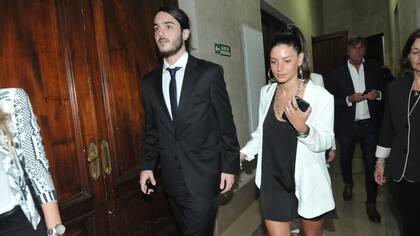 El nieto de la conductora, Manuel Celasco, llegó acompañado por su novia, Constanza Sabra