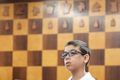 El niño argentino Faustino Oro, durante el torneo Internacional de ajedrez en Barcelona. EFE/Alejandro García