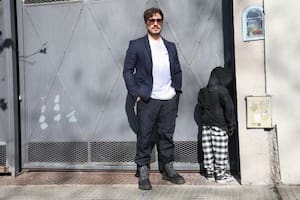 "El niño", la obra del artista Sebastián Andreatta realizada en cemento y metal, está ubicada en Fitz Roy 1959