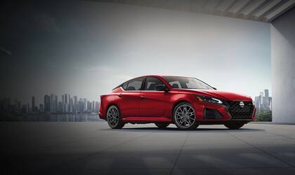 El Nissan Altima cuenta con una gran espacio para cinco personas
