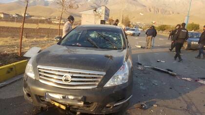 El Nissan Teana de Fakhrizadeh, atacado el 27 de noviembre de 2020.