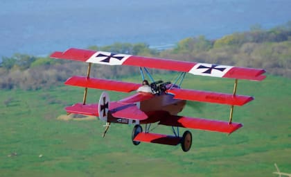 El nivel en los detalles de la aeronave incluye réplicas de las dos ametralladoras Spandau que portaba el Fokker del Barón Rojo. (Gentileza de Marcos Cornejo Krebs @MECK737 @aeroclubriodelaplata )