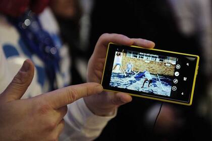El Nokia Lumia 720, equipado con Windows Phone. Microsoft logró posicionarse en el segundo lugar de preferencia de los usuarios de América latina, de acuerdo a un reporte de IDC