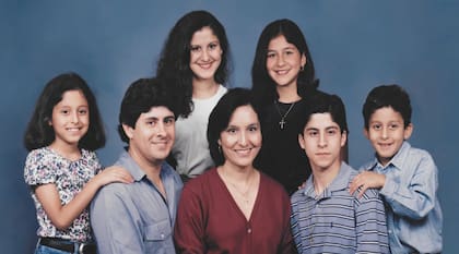 El nombre de la marca hace referencia a la familia Garza, de siete integrantes: los padres y cinco hermanos