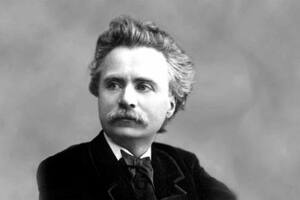 El noruego Edvard Grieg, cuyas suites extraídas de la música que escribió para Peer Gynt, de su compatriota Henrik Ibsen, siguen siendo algunas de las más populares del género
