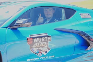 El novato estrella de la NBA Cooper Flagg recibe un aventón del novato de Nascar Connor Zilisch
