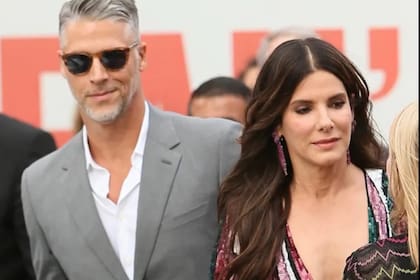 El novio de Sandra Bullock murió a los 57 años y no quiso que trascendiera su enfermedad