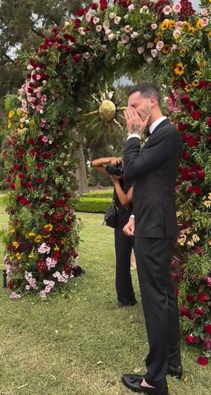 El novio se emocionó hasta las lágrimas