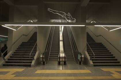 El nuevo acceso se encuentra sobre la calle Sarmiento, entre Suipacha y Esmeralda (a pocos metros de la Diagonal Norte)