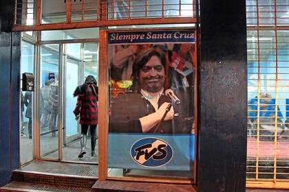 El nuevo afiche de Máximo Kirchner en un local partidario de Río Gallegos, en Santa Cruz