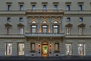 El nuevo Apple Store en Via del Corso abrió sus puertas en el histórico Palazzo Marignoli