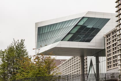 El nuevo banco de la Unión Europea sobre el antiguo mercado de abastos, ícono de la escuela Bauhaus.