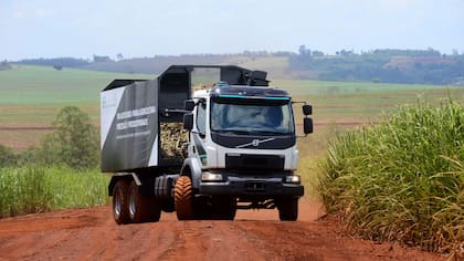 El nuevo camión autónomo de Volvo, un VM 6×4, está equipado con neumáticos de alta flotación