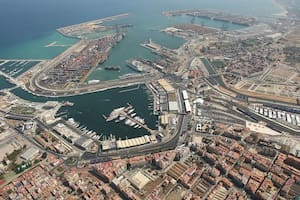 El "nuevo cauce" del río Turia desemboca al lado del puerto de Valencia