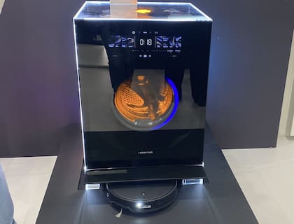 El nuevo concepto Roborock 4 en 1 Homewide Cleaning Combo: una lavasecadora que integra la base de recarga de una aspiradora robot