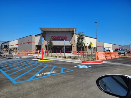 El nuevo Costco se ubica en 28.000 Greensport Road, Highland, California