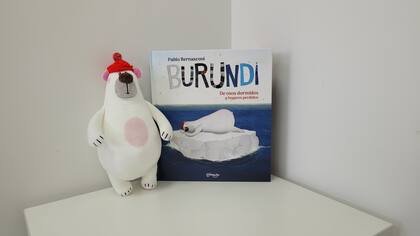 El nuevo cuento de Burundi, de Pablo Bernasconi, viene en una caja con un oso polar de regalo