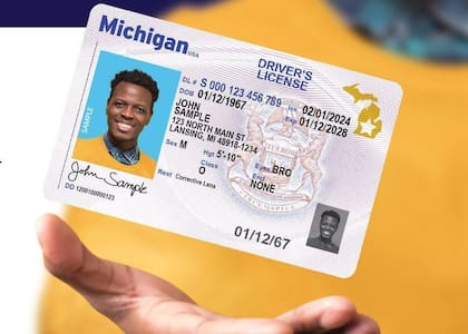 El nuevo diseño de la licencia del estado presenta una estrella en una silueta de Michigan