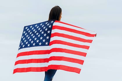 El nuevo examen para obtener la ciudadanía americana cuenta con 20 preguntas procedentes de una lista de 128