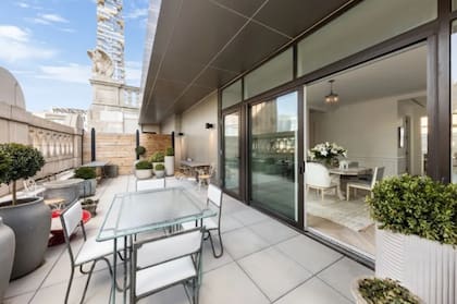 El nuevo hogar de Carpenter cuenta con terrazas que proporcionan vistas hermosas a la ciudad (Captura/Estudios Evan Joseph)