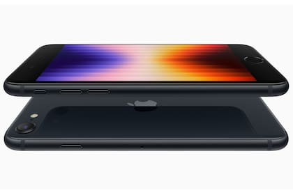 El nuevo iPhone SE 5G mantiene el diseño del modelo anterior, con pantalla de 4,7 pulgadas y sensor Touch ID en el frente