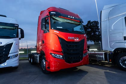 El nuevo IVECO S-WAY monitorea 450 parámetros en tiempo real y permite asistencia remota para evitar paradas inesperadas.