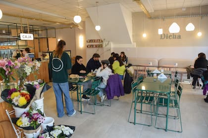 El nuevo local de Dicha, siempre concurrido.