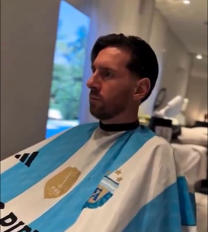 El nuevo look de Leo Messi (Foto: Captura @lospibesbarbersh0p)