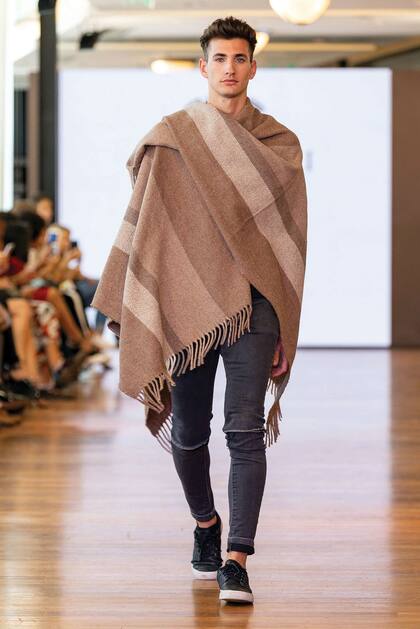 "El nuevo lujo van a ser las prendas cuyos procesos respeten los tiempos", dice Gastón.