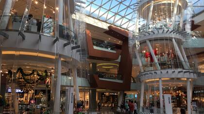 El nuevo mall Plaza Los Dominicos en la zona de Las Condes en Santiago