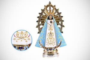 La Virgen de Luján luce las tres estrellas mundialistas en su nuevo manto