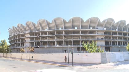 El Nuevo Mestalla, estadio que Valencia comenzó a construir en 2007, pero desde 2009 las obras nunca continuaron