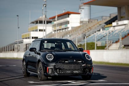 El Nuevo MINI John Cooper Works, una de las novedades presentadas en el BMW Experience.
