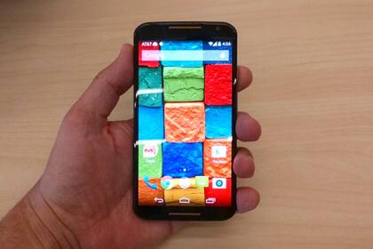 El nuevo Moto X tiene una pantalla Full HD de 5,2 pulgadas y parlantes al frente