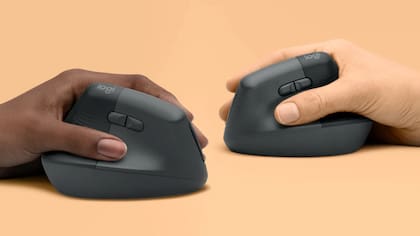 El nuevo mouse ergonómico Lift de Logitech mantiene el diseño que debutó con el MX Vertical, y que permite ubicar la mano con la muñeca en una posición más natural