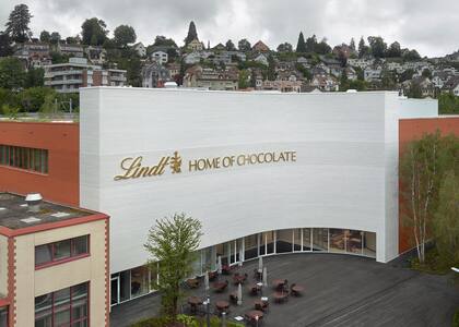 El nuevo museo y local de Lindt abrió en 2020 y se convirtió en un éxito.