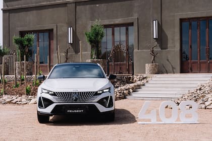 El nuevo Peugeot 408: el protagonista de la jornada.